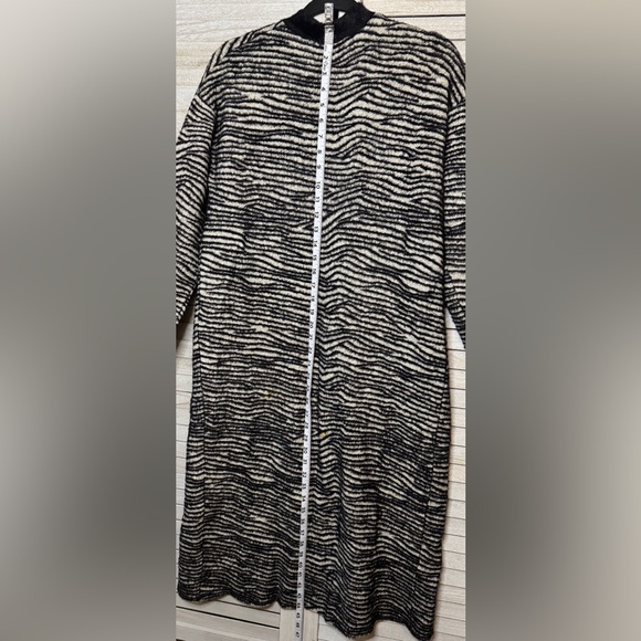 Catherine Malandrino Zebra Sweater Duster. Excellent Condition, Size Medium - Picture 12 of 16